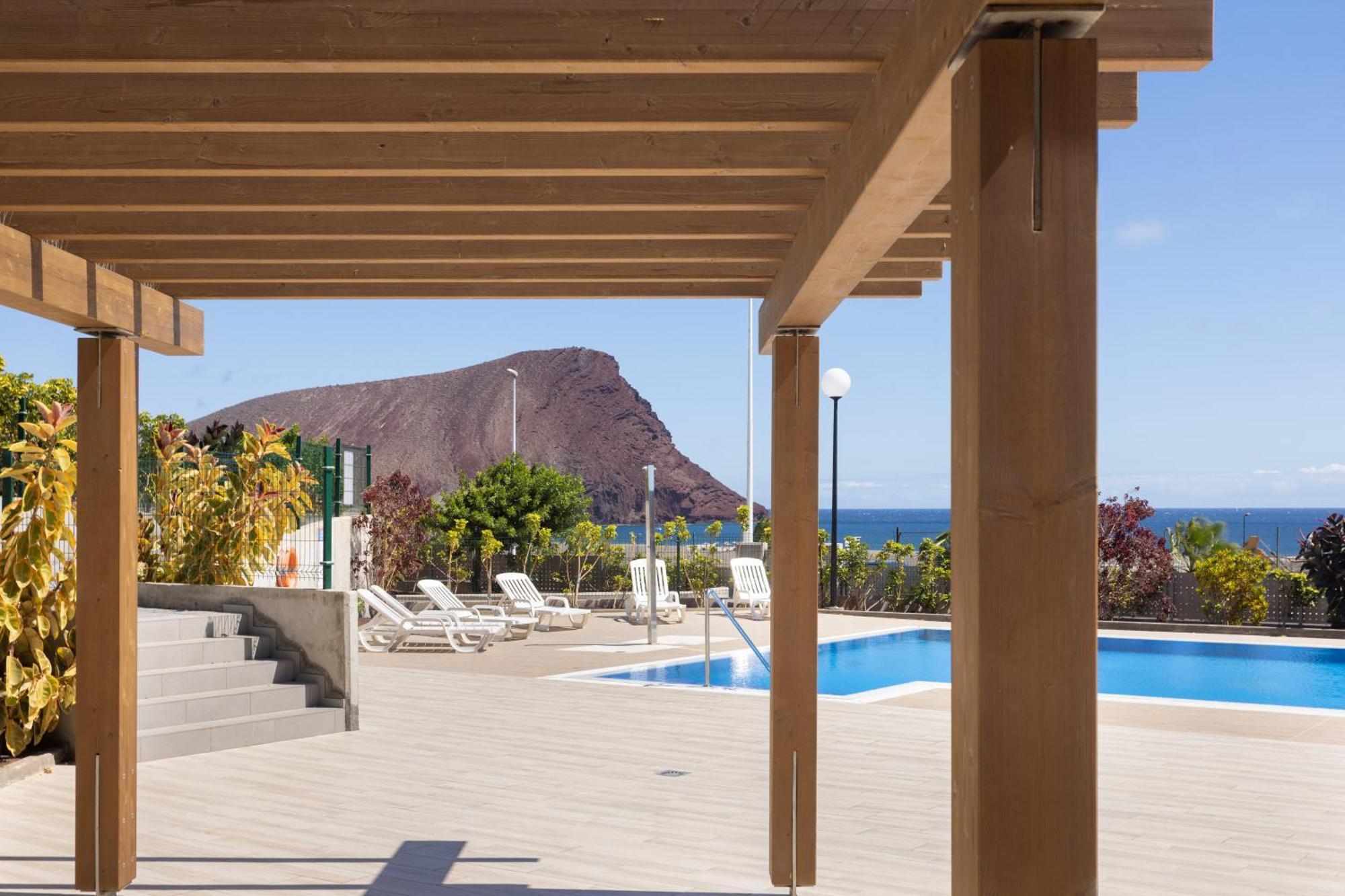 Home2Book Stylish & Relax Attic La Tejita, Pool Bagian luar foto