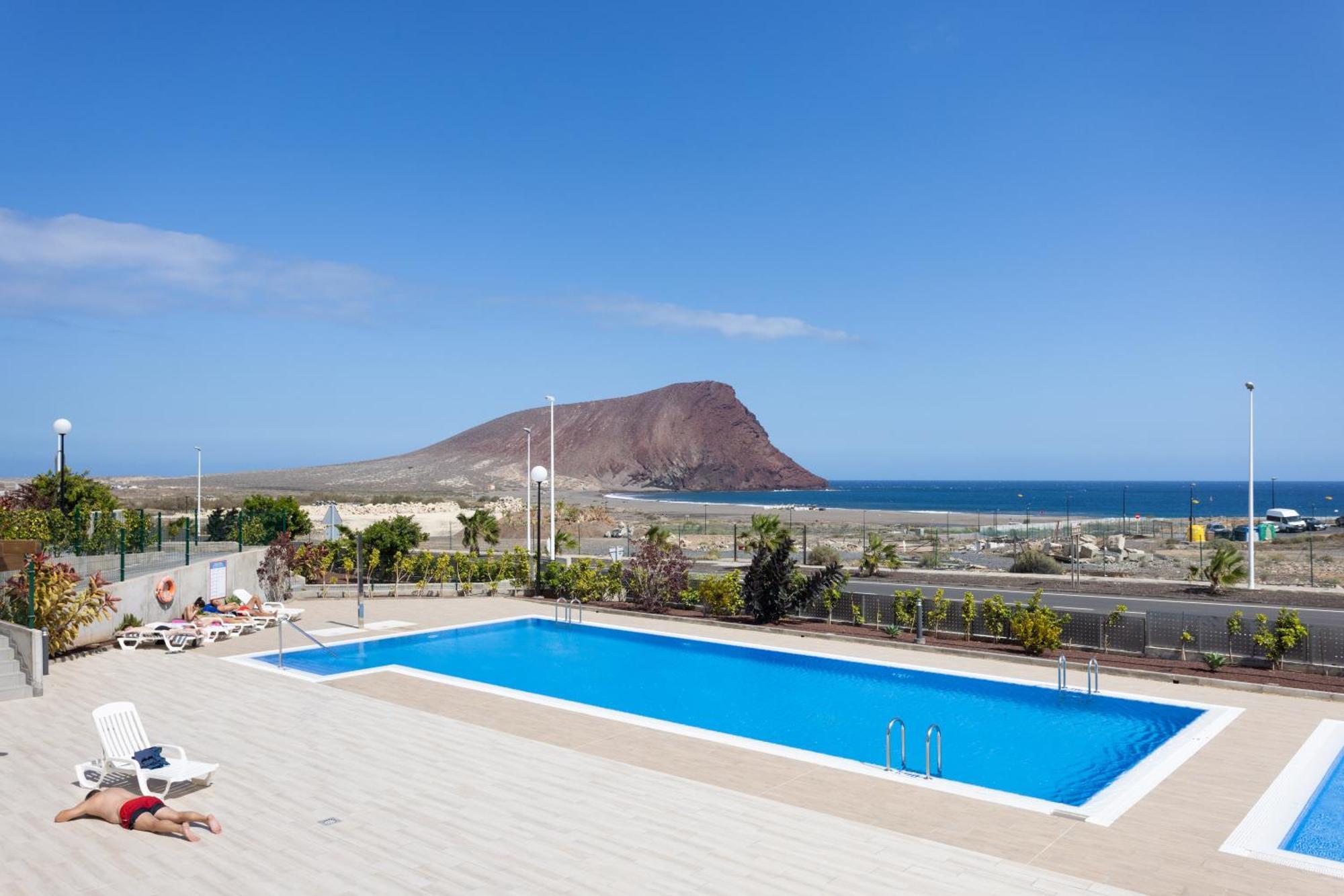 Home2Book Stylish & Relax Attic La Tejita, Pool Bagian luar foto